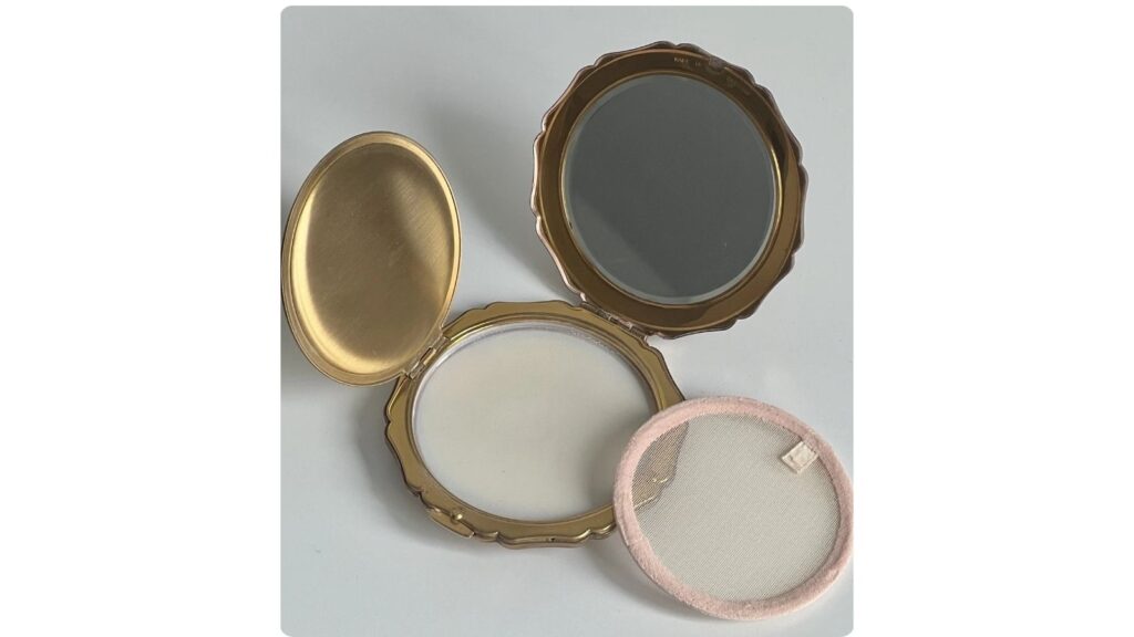 1950s powder compact