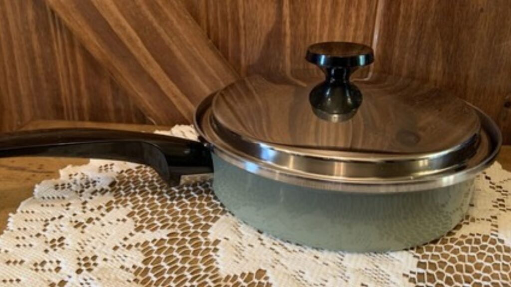 Avocado green electric skillet