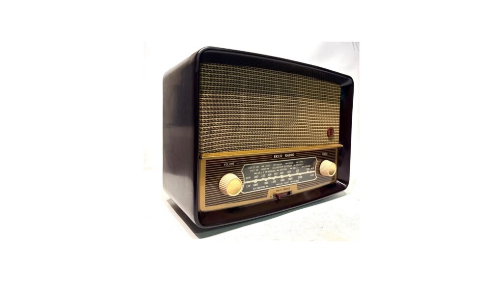 Bakerlite tabletop radio