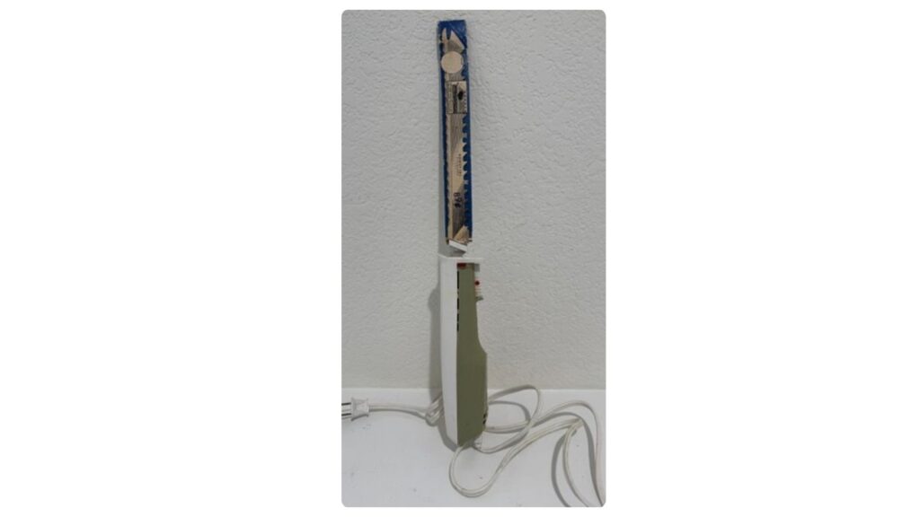 GE electric carving knife in avocado