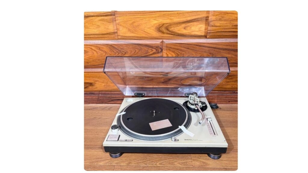 Technics SL1200MK2 turntable