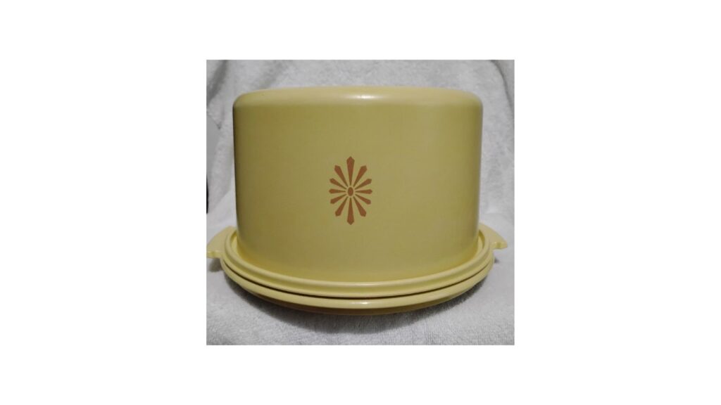 Tupperware pie and cake carrier