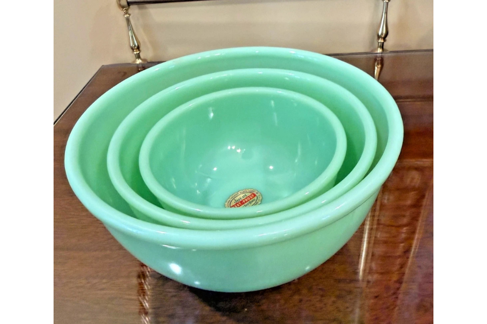 Three plain Fire-King jadeite nesting mixing bowls