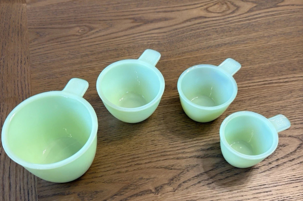 Four Jeannette jadeite nesting measuring cups