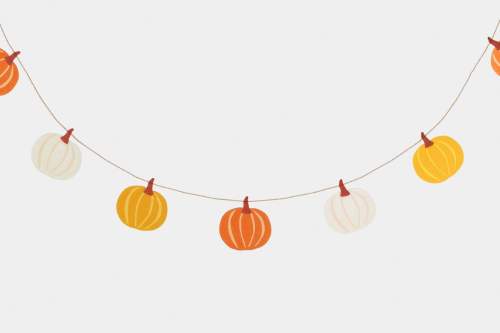 Garland with orange and cream pumpkins