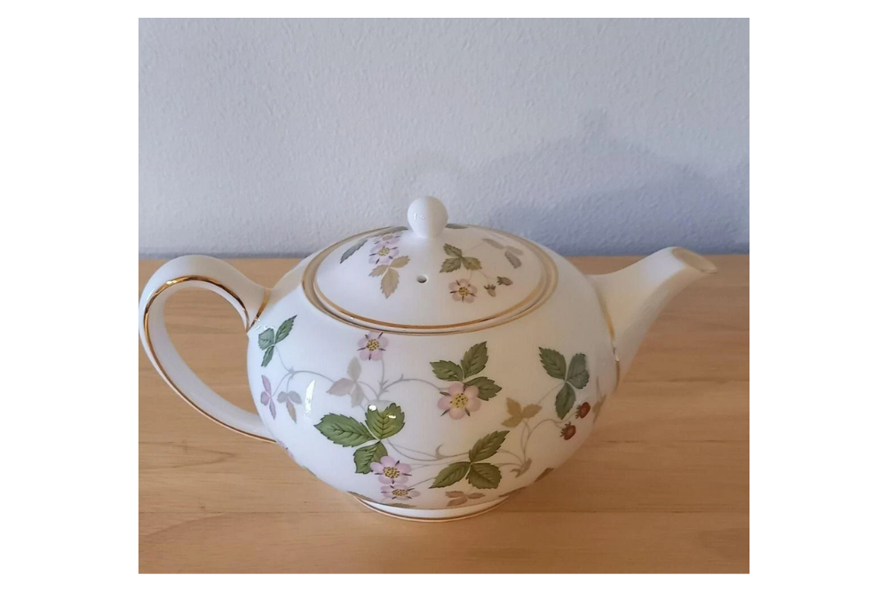 Wedgwood Wild Strawberry teapot