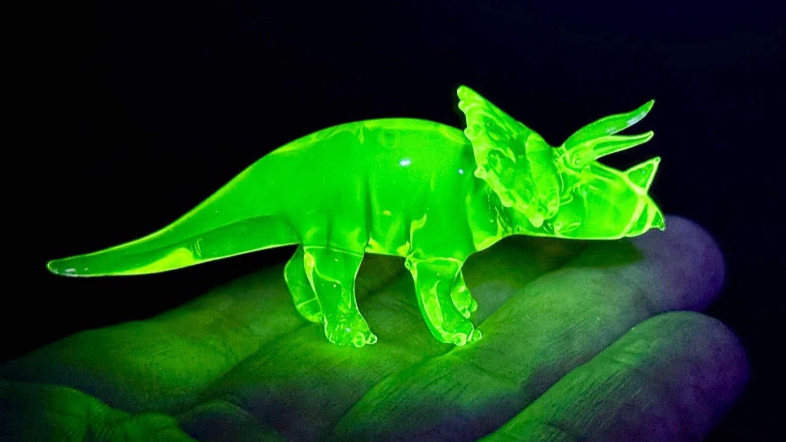 dinosaur uranium glass