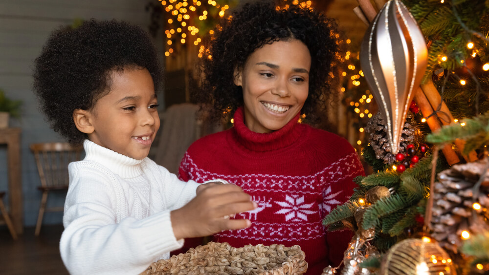 Single mom gives son a beautiful Christmas with a tree and gifts