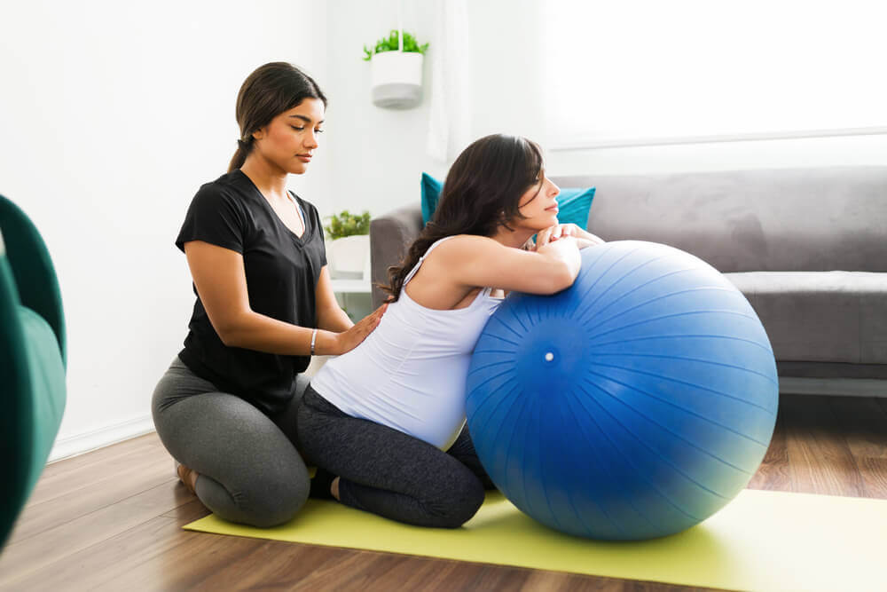 Doula helping expectant mother after free online doula certification.