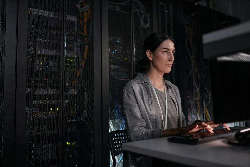 Senior data center project manager