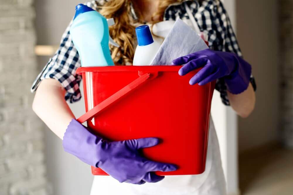 These are the benefits of hiring a housekeeper.