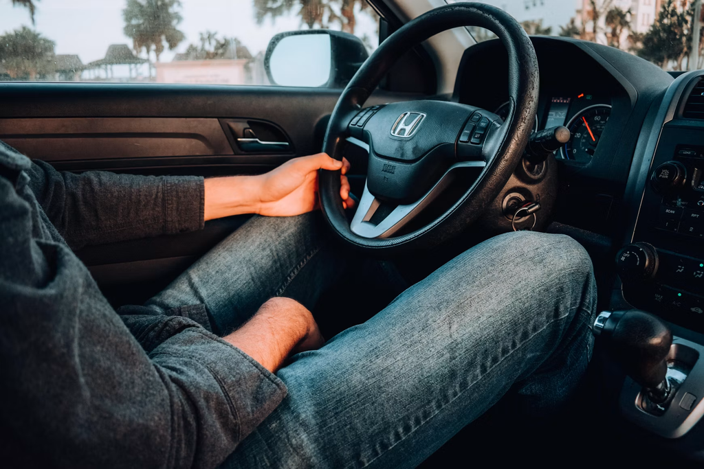 Discover smart car insurance tips for single moms, including ways to compare coverage, lower premiums, and choose the right policy for your needs.