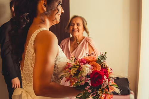 Explore a practical afternoon wedding style guide for the mother of the bride, including outfit and accessory tips.