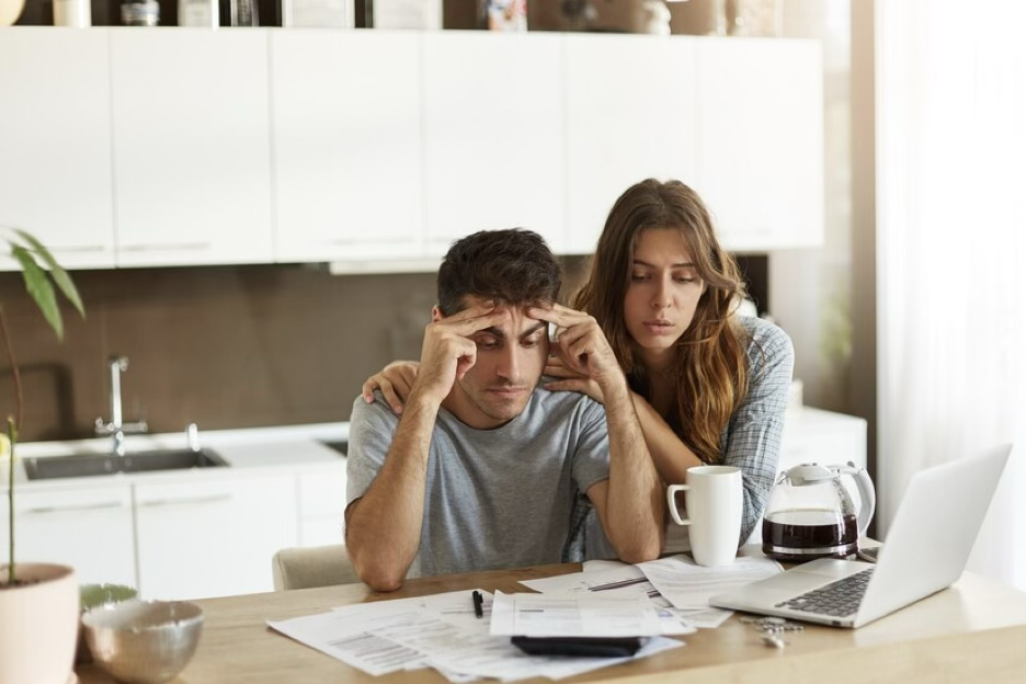 Learn 7 money mistakes parents can avoid to handle emergencies, balance family goals, and build a more stable financial future.