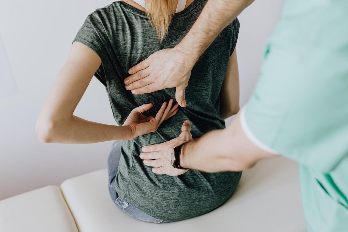 Discover practical spinal fusion recovery tips for parents, including ways to manage daily tasks, family responsibilities, rest, and recovery.