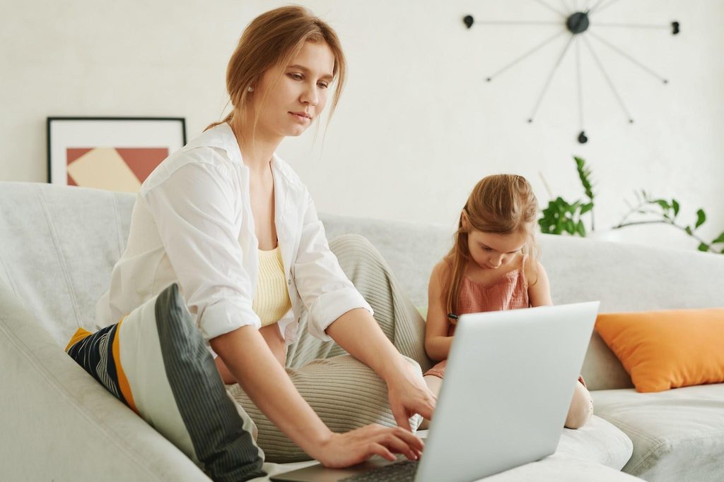 Discover practical business advice for single moms, from managing time and finances to balancing work and family responsibilities.
