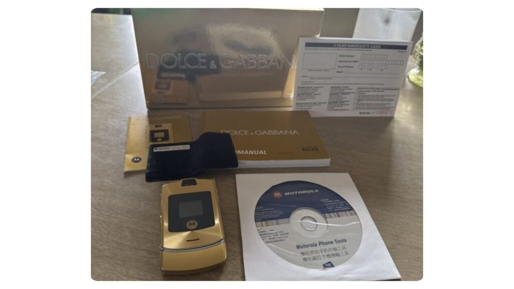 Motorola Razr V3i Dolce & Gabbana gold edition