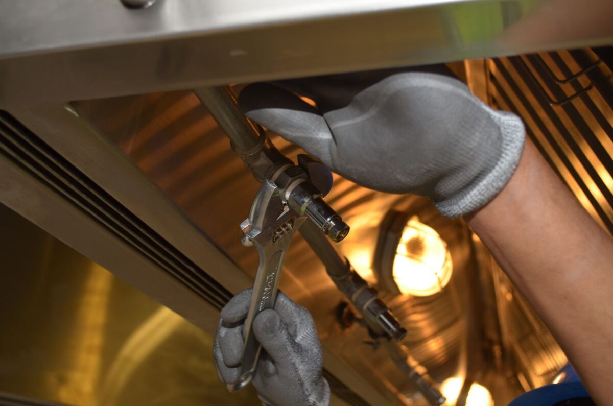 Find the best emergency plumbers in Toronto for burst pipes, flooding, and major leaks, with options for fast response and emergency repairs.
