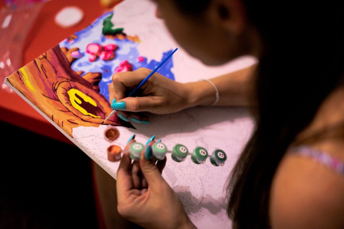 Learn how to choose the right paint by numbers kit for your skill level, from beginner-friendly designs to more detailed projects.