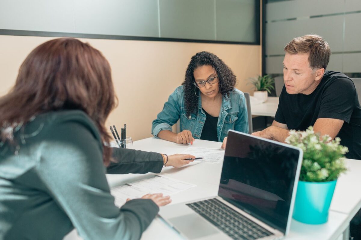 Learn how to choose the best savings account for your goals by comparing interest rates, fees, minimum balances, and account features.