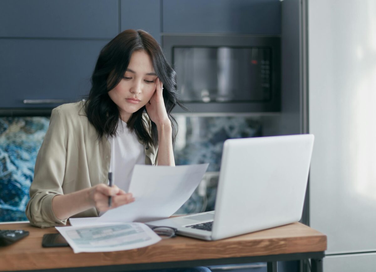 Discover 5 ways the UAE Golden Visa can strengthen single mom finances, from income stability to long-term wealth building.