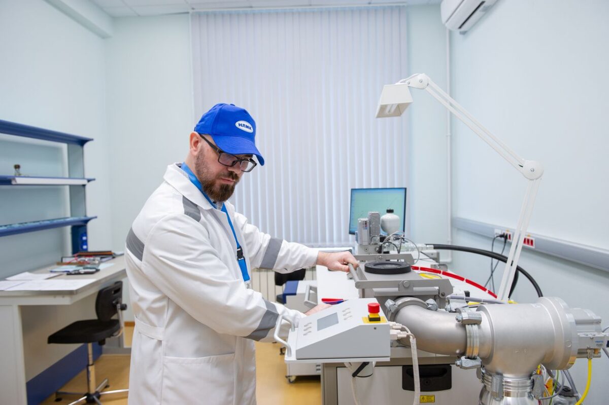 Discover the truth behind 7 common misconceptions about using molecular spectroscopy in scientific analysis.