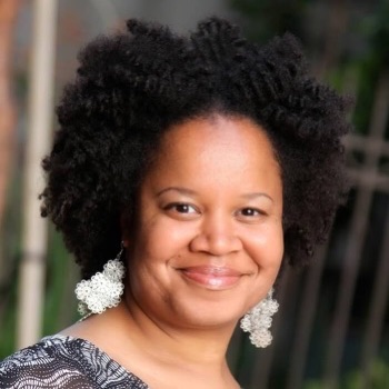 Robyn Evans is assistant editor of Wealthysinglemommy.com