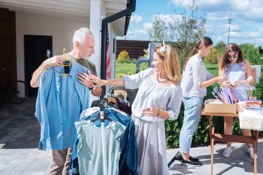 selling items outside home for neighbors