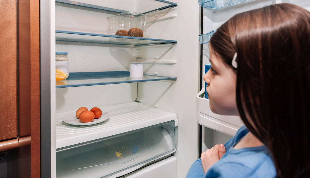 girl sad there is no food in the fridge