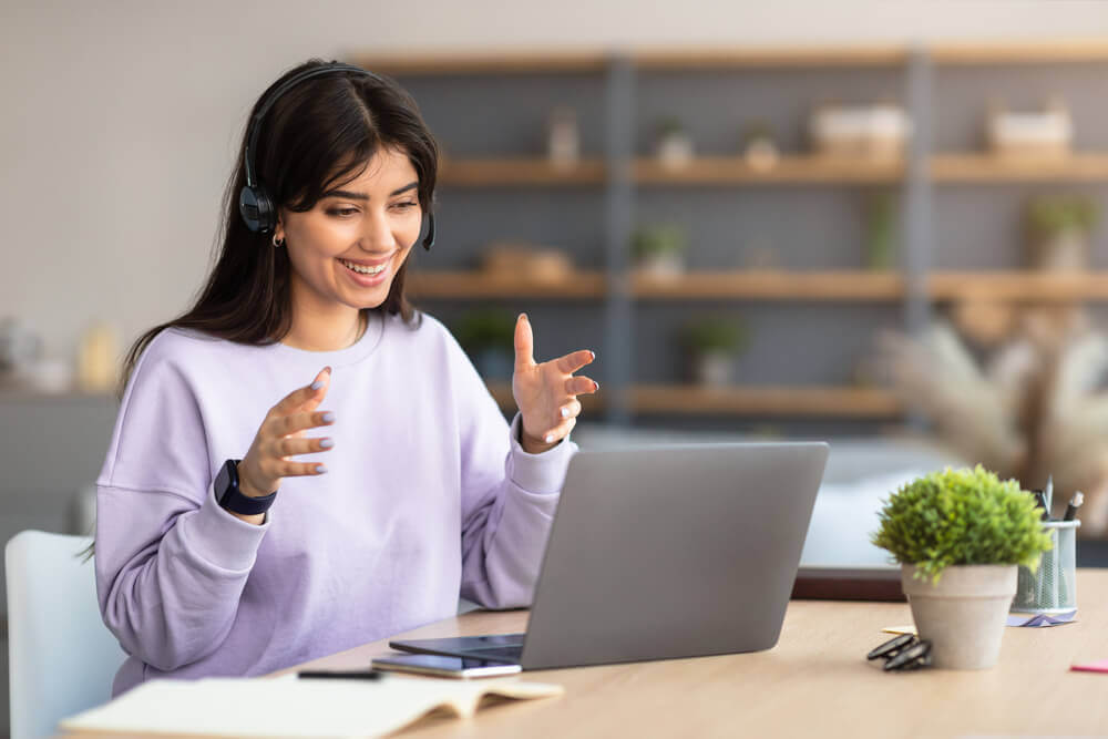 hotline support agent working from home