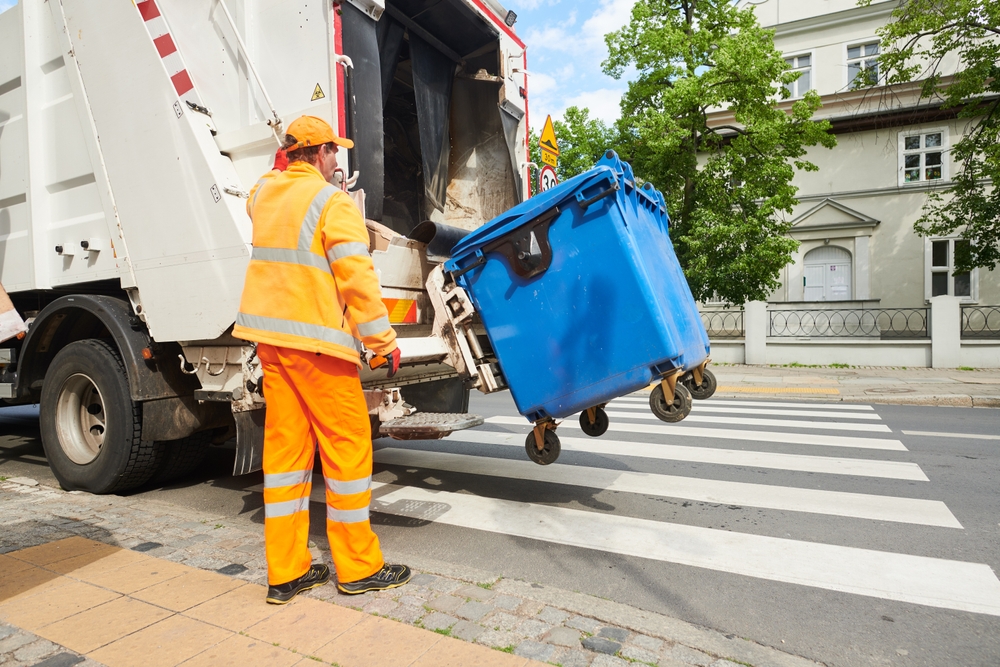 Refuse and recycling collector