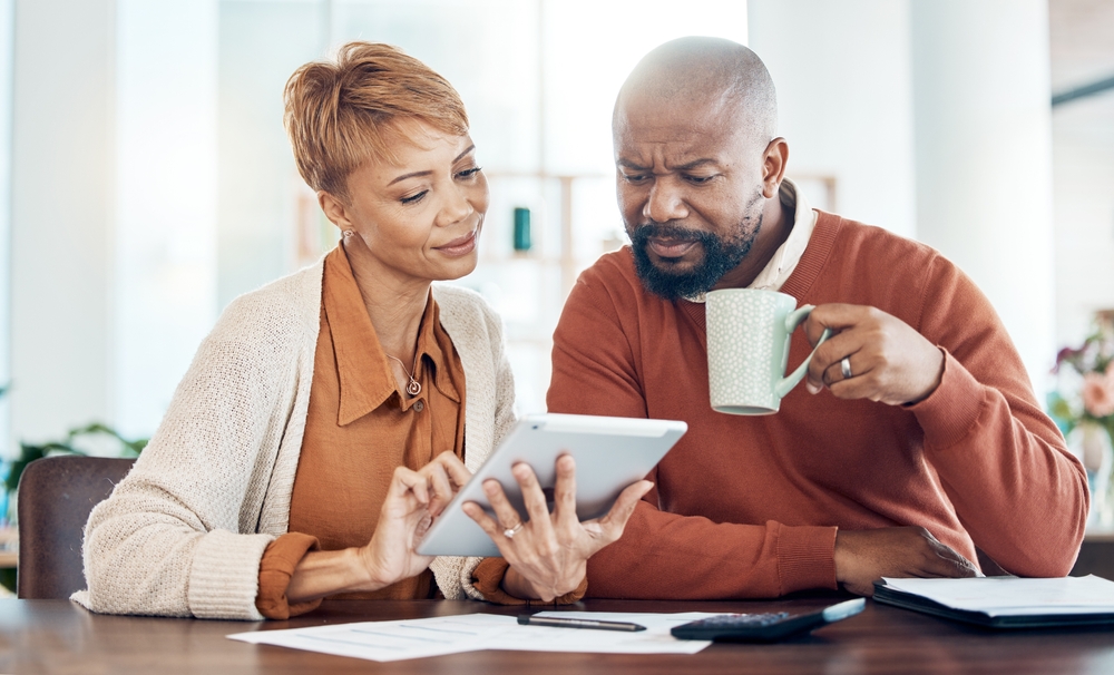 couple organising social security