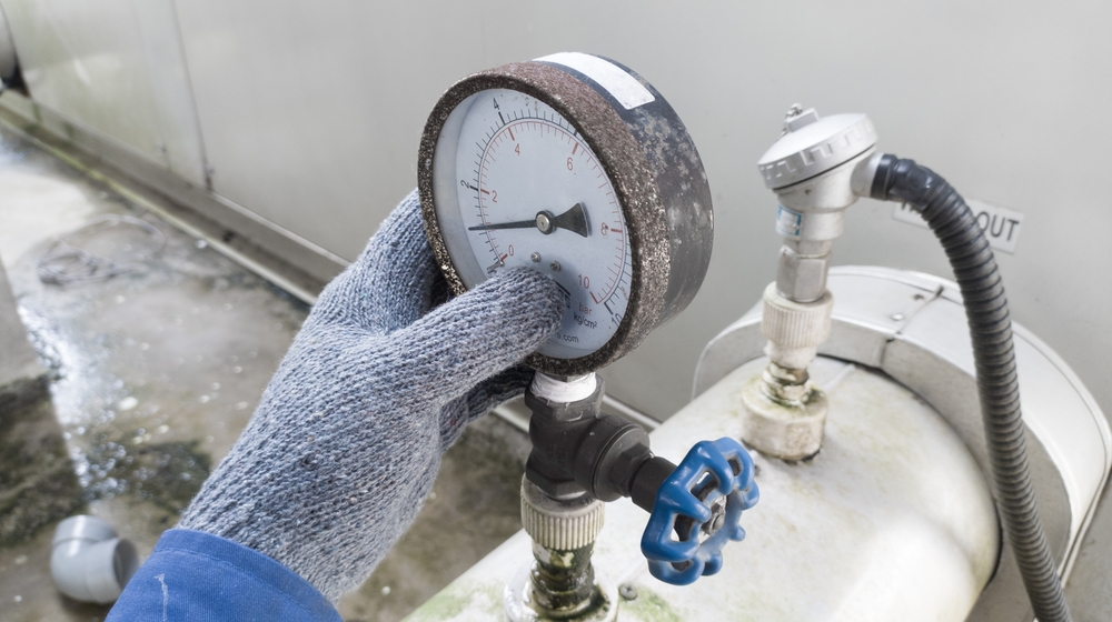 Pump operator