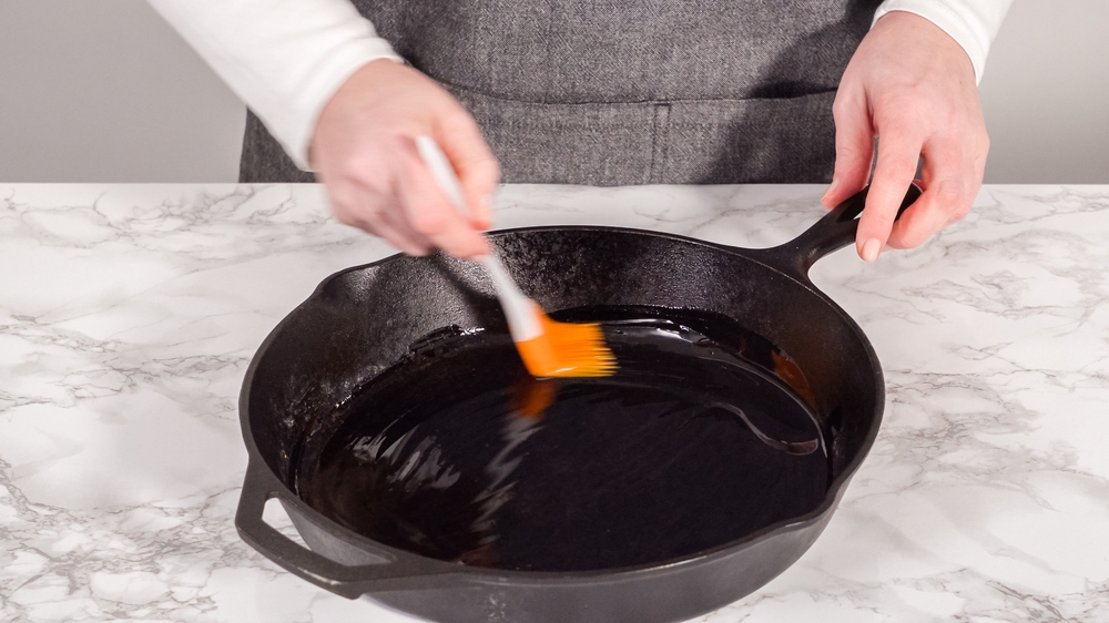 seasoning cast iron pan