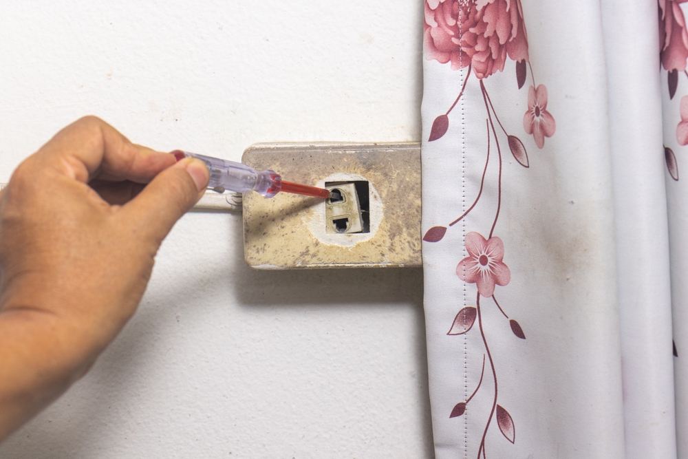 replace outlet cover