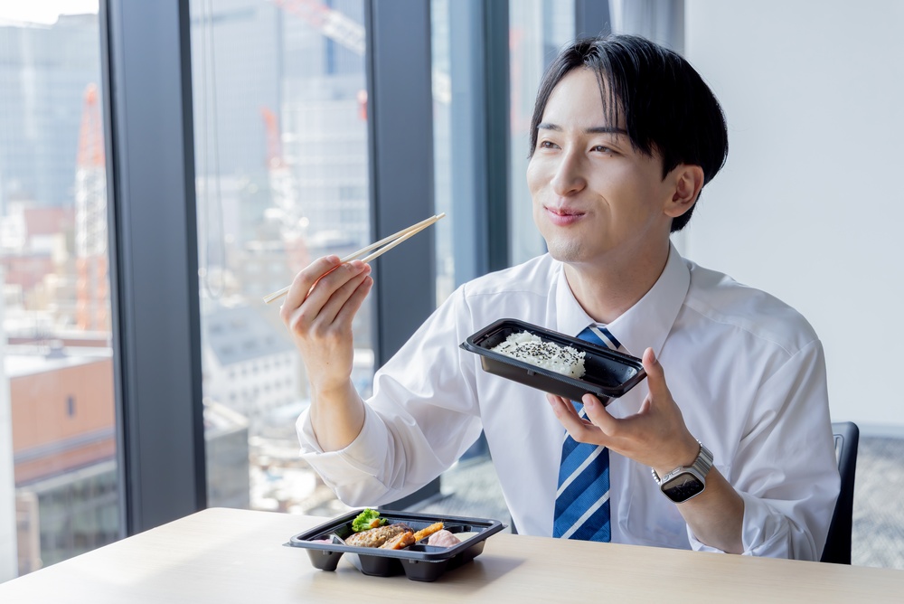 eating lunch away from screen