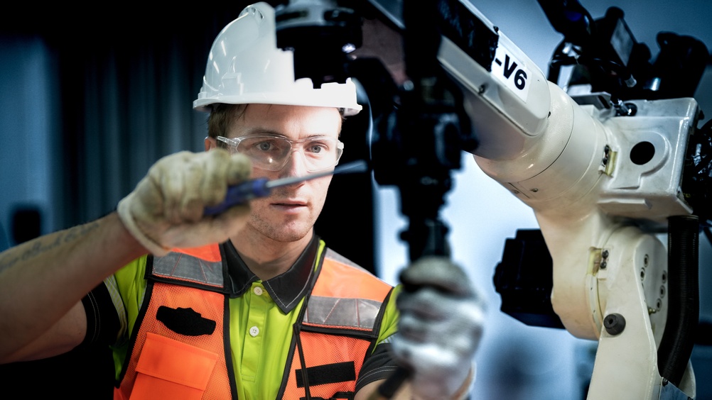 Advanced manufacturing engineer