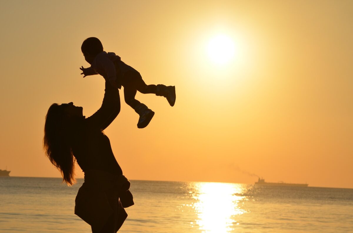 Learn simple ways single moms can reduce decision fatigue, simplify daily choices, and create routines that make everyday life easier.