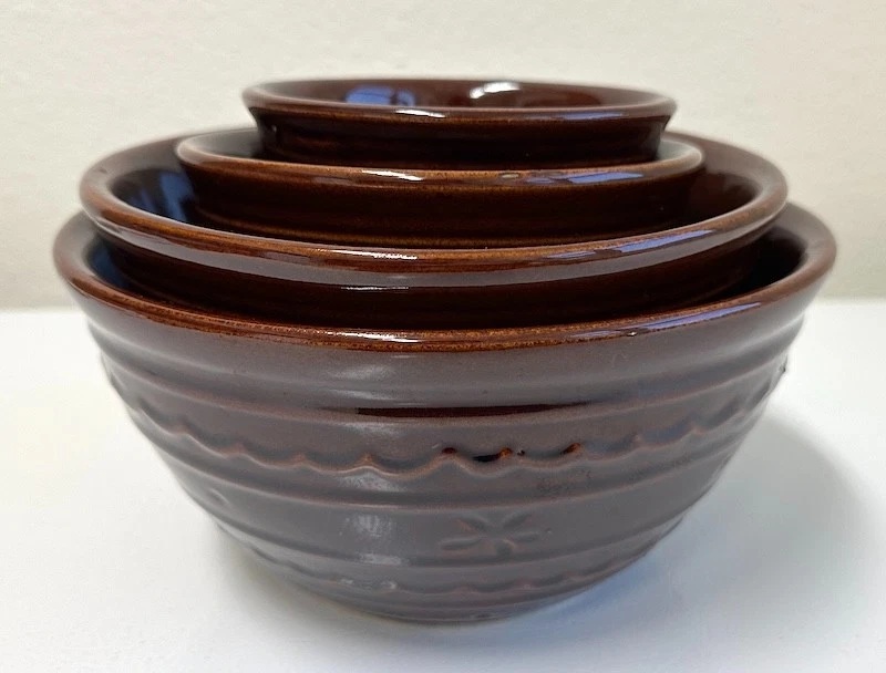 Four nested Marcrest Daisy Dot brown stoneware mixing bowls
