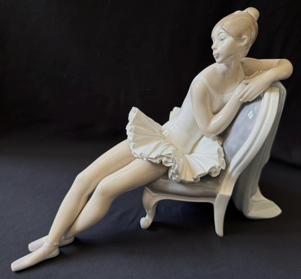 Lladro Classic Dance seated ballerina porcelain figurine