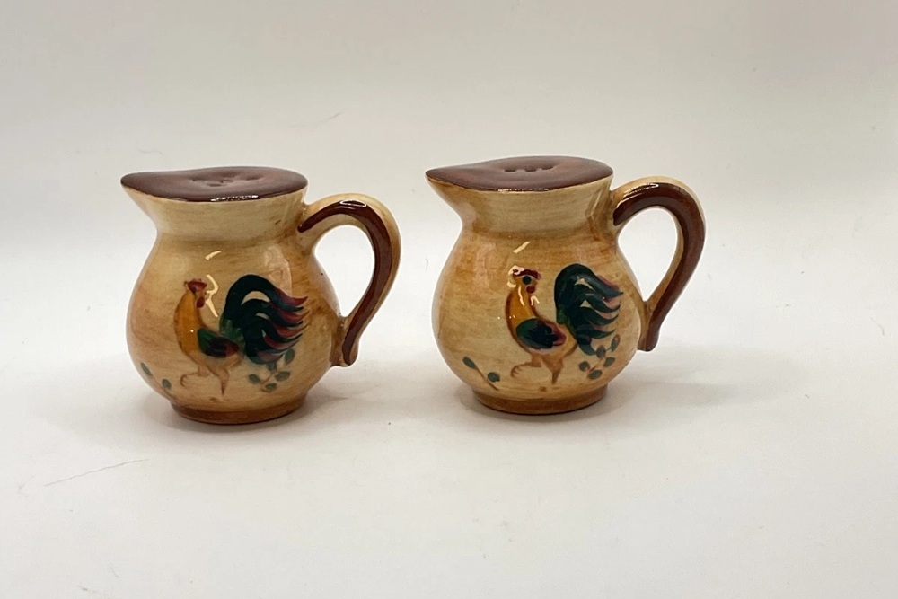 Pennsbury Red Rooster shakers shaped like small pitchers.