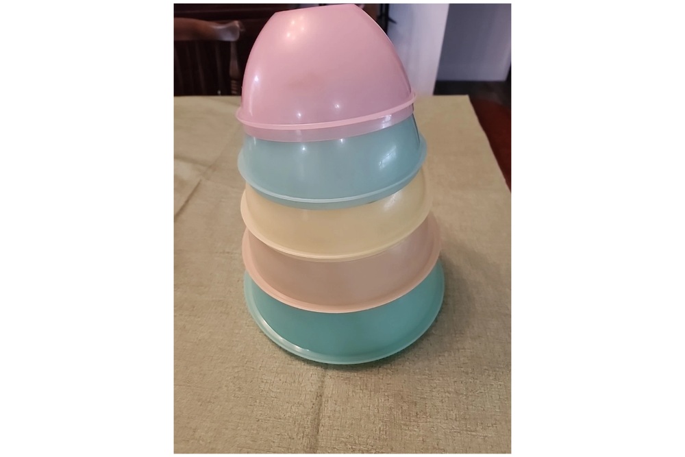 Five pastel Tupperware Wonderlier bowls stacked by size