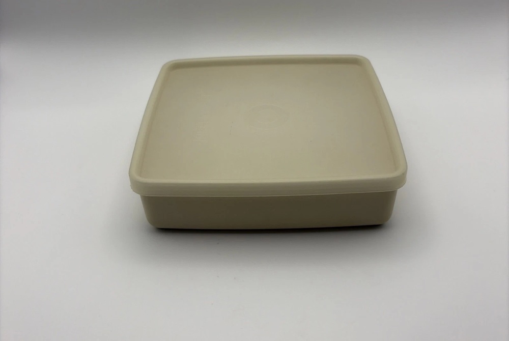 White Tupperware Square-A-Way sandwich keeper with lid