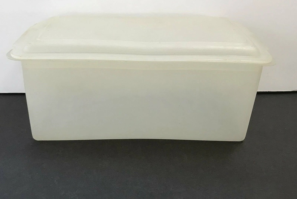 Cream Tupperware Millionaire butter dish with lid